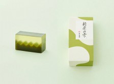 季節の羊羹「新茶の雫（中形）」